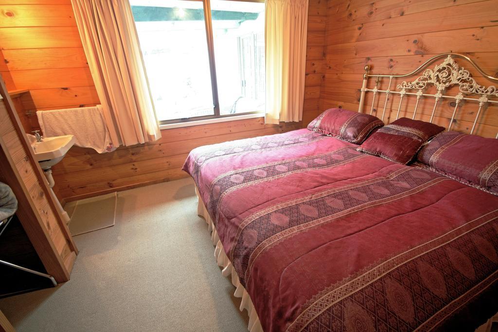 Tony'S Lodge Turangi Szoba fotó